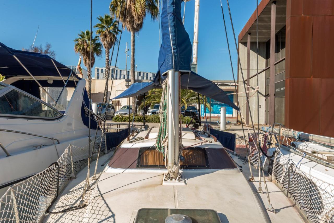 Pequeno Velero En Port Forum Ideal Para Backpackers Sant Adria de Besos Bagian luar foto
